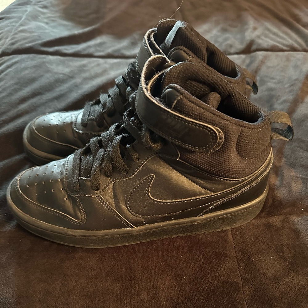 Black Court Borough Mids Sz 6Y/8W